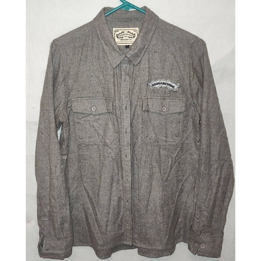 SIERRA NEVADA BREWING CO WOMEN'S CELEBRATION BUTTON UP. Grey Size Medium.